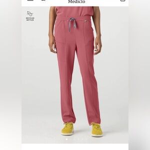 NWT Women’s Mediclo Scrub Pants